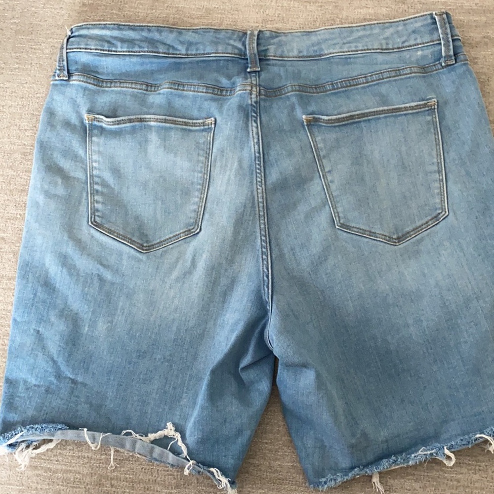 Universal Thread cut off distressed mid-rise Bermuda jean shorts Size 20 WR - Picture 4 of 8